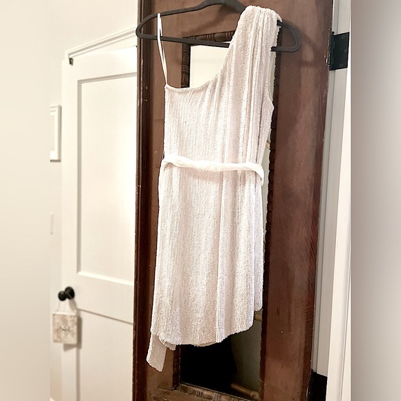 Retrofête Ella One-Shoulder Sequin Dress. White. Size M. True to size. Worn once - Picture 3 of 11